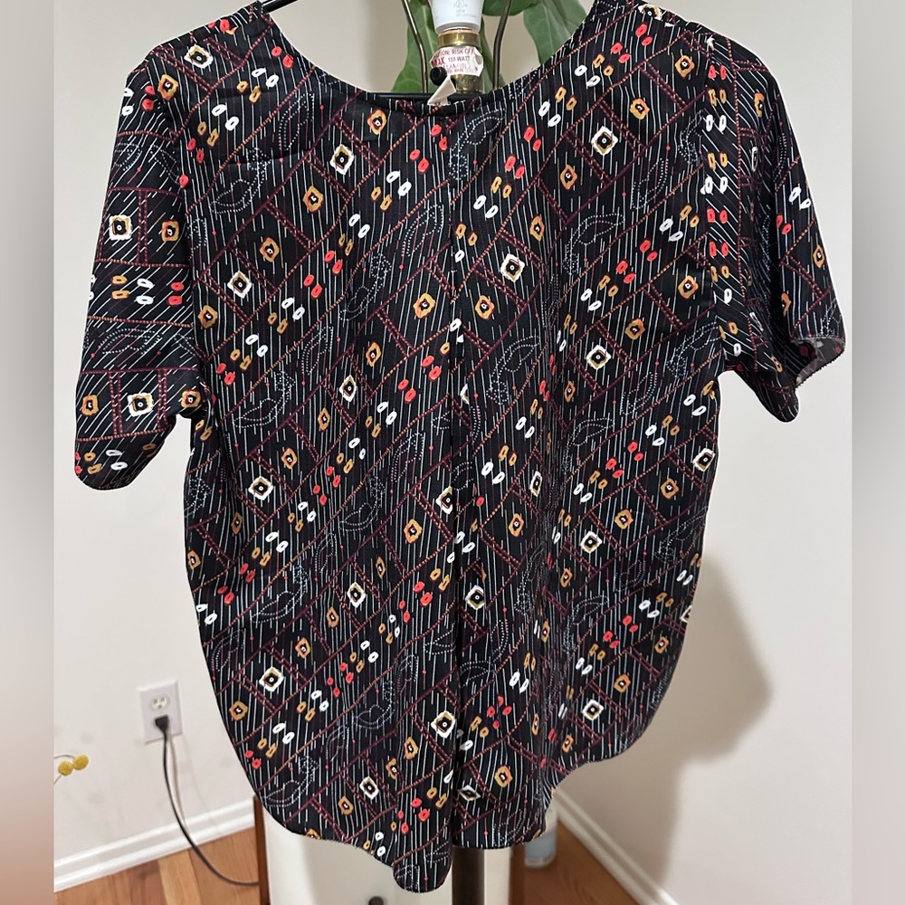 Chic Black Geometric Blouse